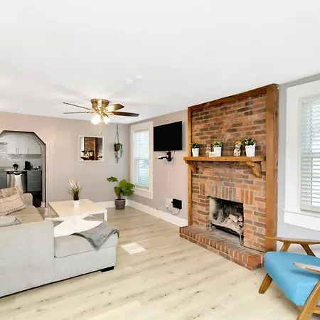 Cozy Bungalow With Patio & Grill, Private And Location